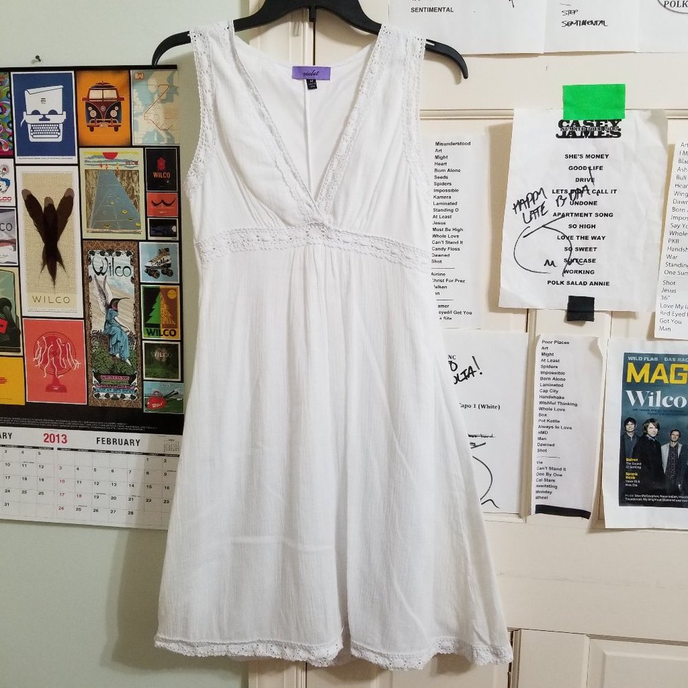 Violet dress Medium v-neck sleeveless crochet lace trim lined boho